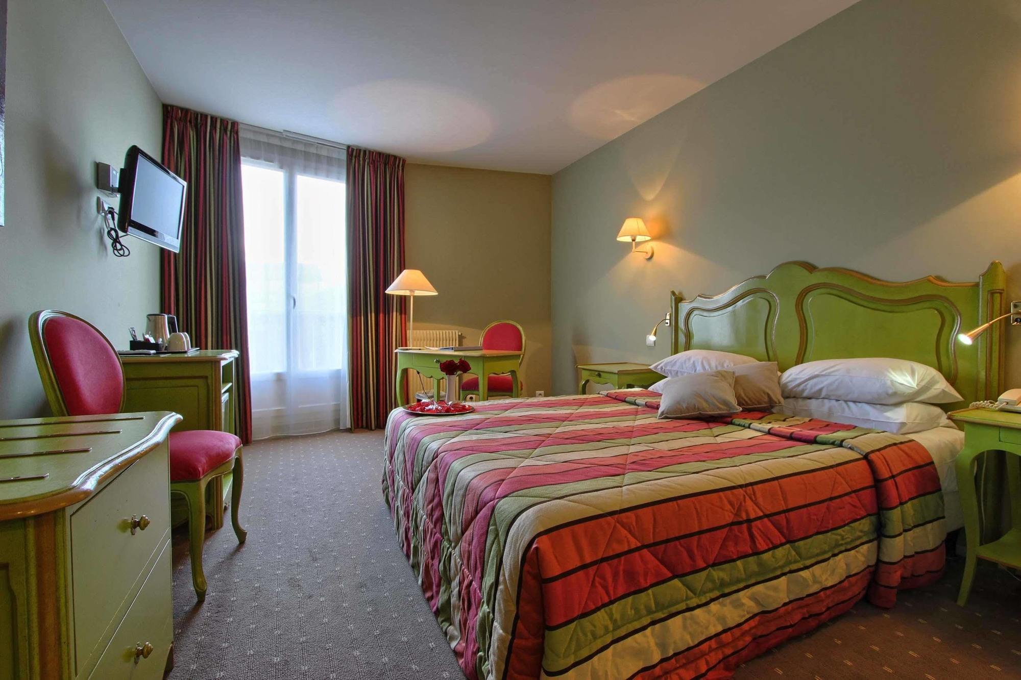 Hotel Campanile Centre - Gare - Cathédrale 3*