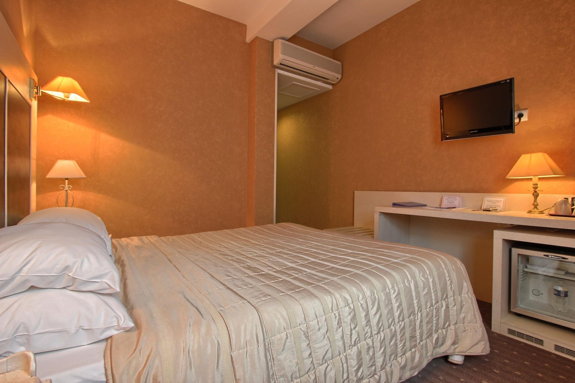 Hotel Campanile Centre - Gare - Cathédrale 3*