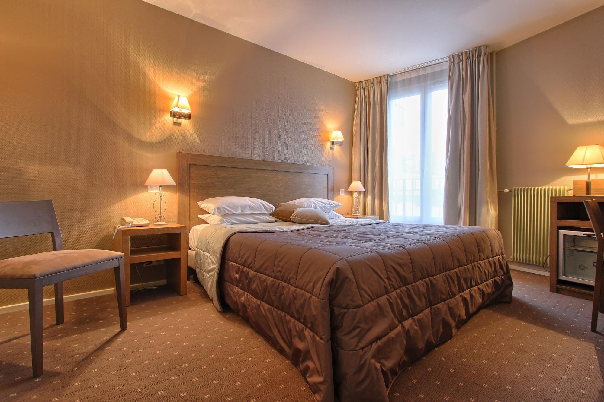 Hotel Campanile Centre - Gare - Cathédrale 3*